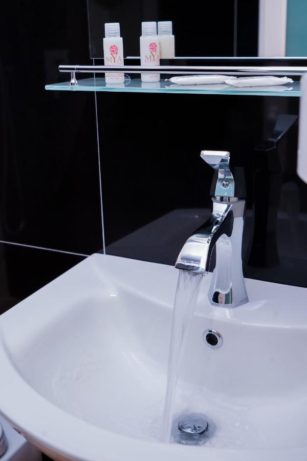 Sr99 Hotel Тирана Екстериор снимка