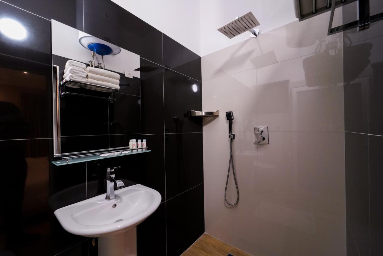 Sr99 Hotel Тирана Екстериор снимка