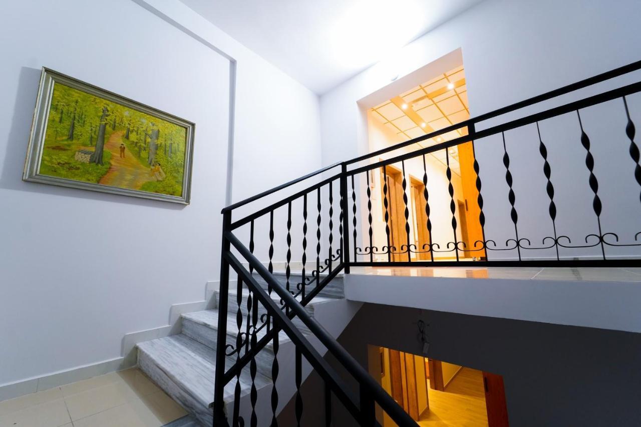 Sr99 Hotel Тирана Екстериор снимка