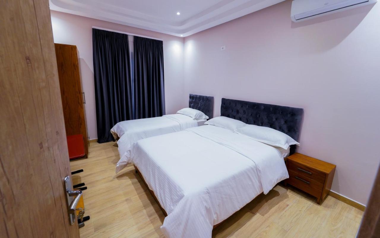 Sr99 Hotel Тирана Екстериор снимка