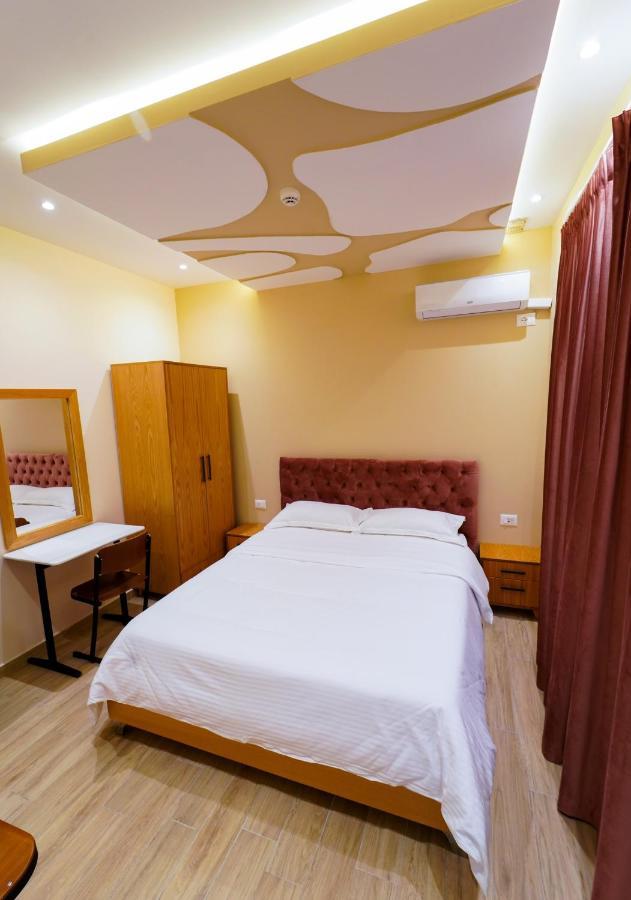 Sr99 Hotel Тирана Екстериор снимка