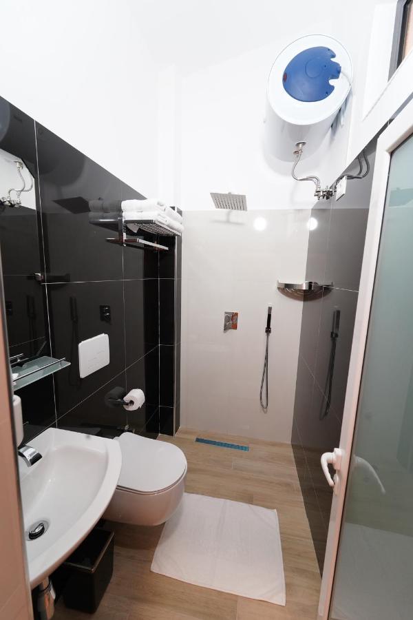 Sr99 Hotel Тирана Екстериор снимка