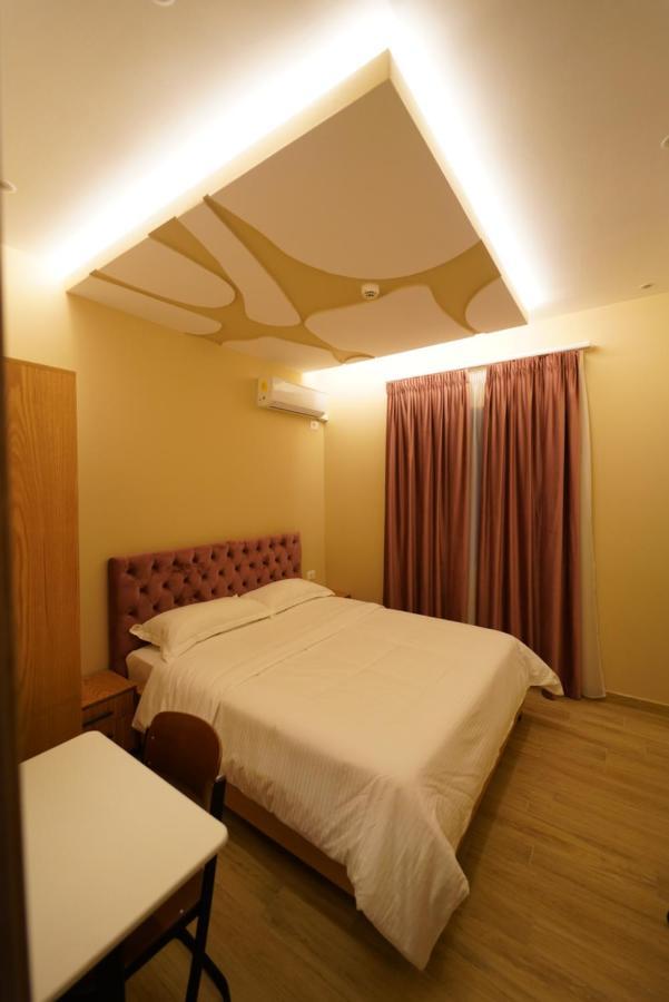 Sr99 Hotel Тирана Екстериор снимка